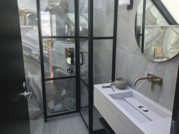 Levin Igloo Golden Crown