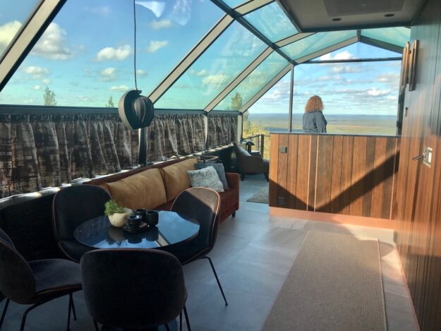 Levin Igloo Golden Crown