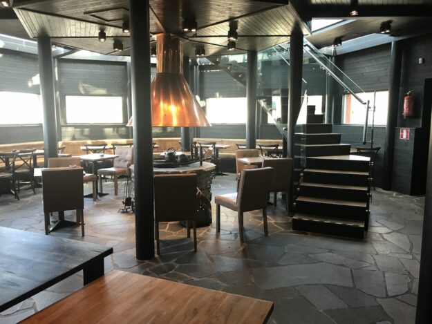 Levin Igloo Golden Crown